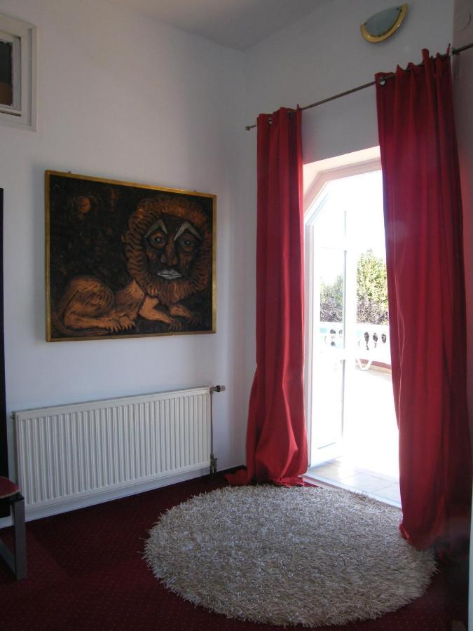 Bed and Breakfast Y Panzió Balatonlelle Exterior foto