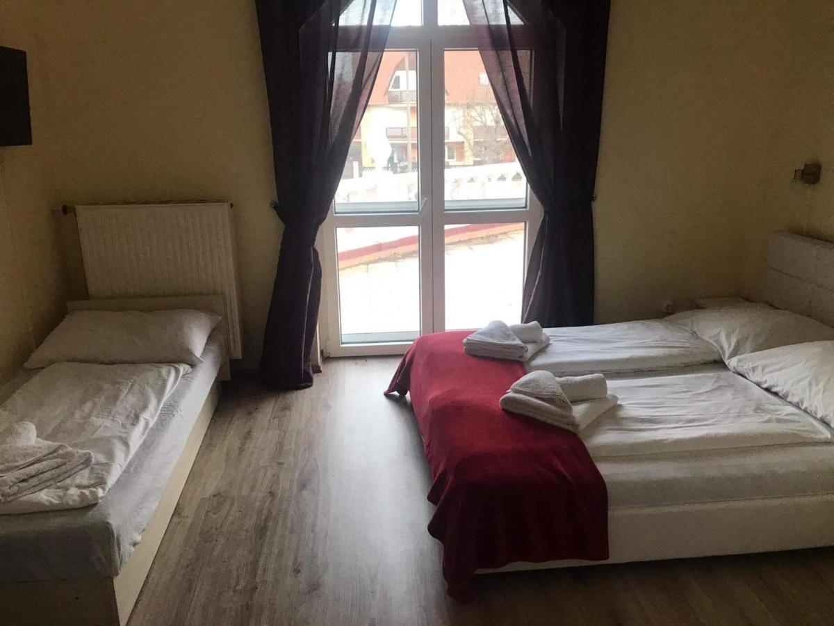 Bed and Breakfast Y Panzió Balatonlelle Exterior foto